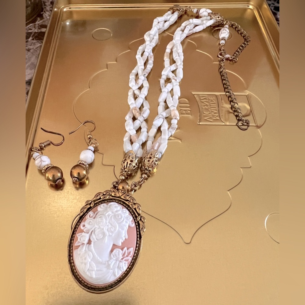 Cameo Necklace Earring Set white Pink beaded twisted chain vintage style